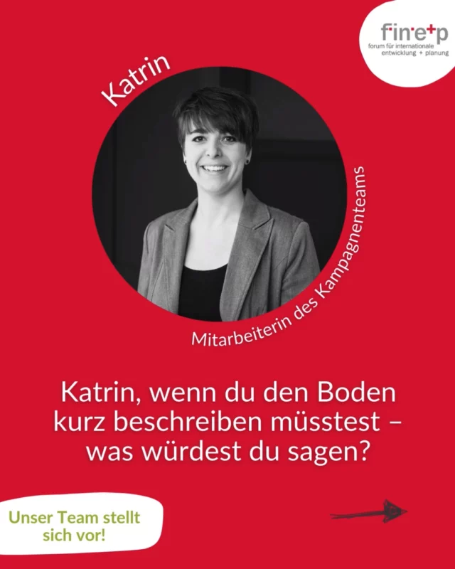 🌍 Team-Vorstellung: Katrin 🌱

Seit 2023 ist Katrin Teil des finep-Teams – als Projektmanagerin mit Herz für Nachhaltige Ernährung, globale Gerechtigkeit und kreative Bildungsformate. 

📚 Ihre Schwerpunkte:
Entwicklung von Bildungsmaterialien wie Casual-Learning-Tools für junge Menschen, Öffentlichkeits- und Kampagnenarbeit sowie Schulungen für Multiplikator*innen.
Aktuell arbeitet sie intensiv an der Wanderausstellung “MEHR ALS NUR DRECK?” im Projekt Rural Voices 2030, die jungen Menschen im ländlichen Raum mehr über Boden, Klima und Gerechtigkeit vermittelt.

 👉 Mehr zur Ausstellung und Rural Voices 2030 findet ihr über den Link in unserer Bio.

Wir sind froh, dich im Team zu haben, Katrin! 💚

#RuralVoices2030 #euDEARprogramme #globaleslernen #bne #ngo #engagementförderung #Mehralsnurdreck #Bodenschutz