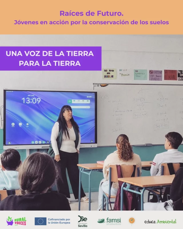 ¿Con qué voz gritaría la tierra?

Si la tierra pudiera gritar, seguramente sería con voz femenina.

En esta ocasión fue María José Limones, agricultora, consejera de la cooperativa Oleand Manzanilla Olive y vecina del municipio de La Puebla de la Cazalla, la que le puso voz a la tierra con su experiencia y sabiduría.

María José trabaja por la visibilización de la mujer dentro del sector, y formó parte de la creación de AMCAE una asociación de mujeres cooperativista.

Todas estas experiencias y más tuvieron ocasión de escuchar el alumnado de 3º de la ESO del IES Federico García Lorca de La Puebla de Cazalla.

#ruralvoices2030 #programaeudear #mujeres #suelo #biodiversidad #juventudenacción #lapuebladecazalla #iesfedericogarcíalorca